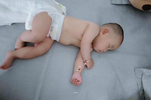 拉萨怀孕多久会显肚子